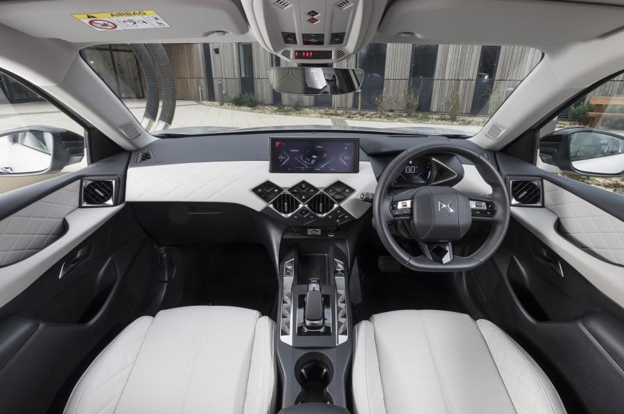 Торпедо DS 3 Crossback E-Tense Ultra Prestige 2020 года  (UK) (фото 6 из 9)
